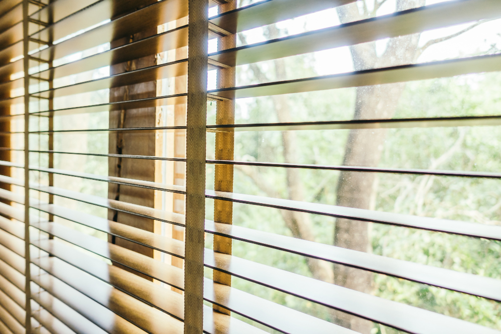 Store sur mesure : dans quels cas est-ce la meilleure solution ?