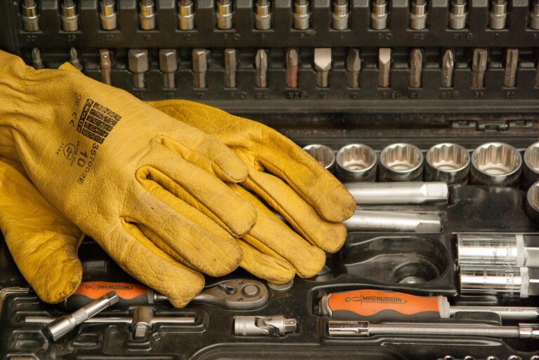 Les 10 Commandements du Bricoleur : Conseils et Astuces